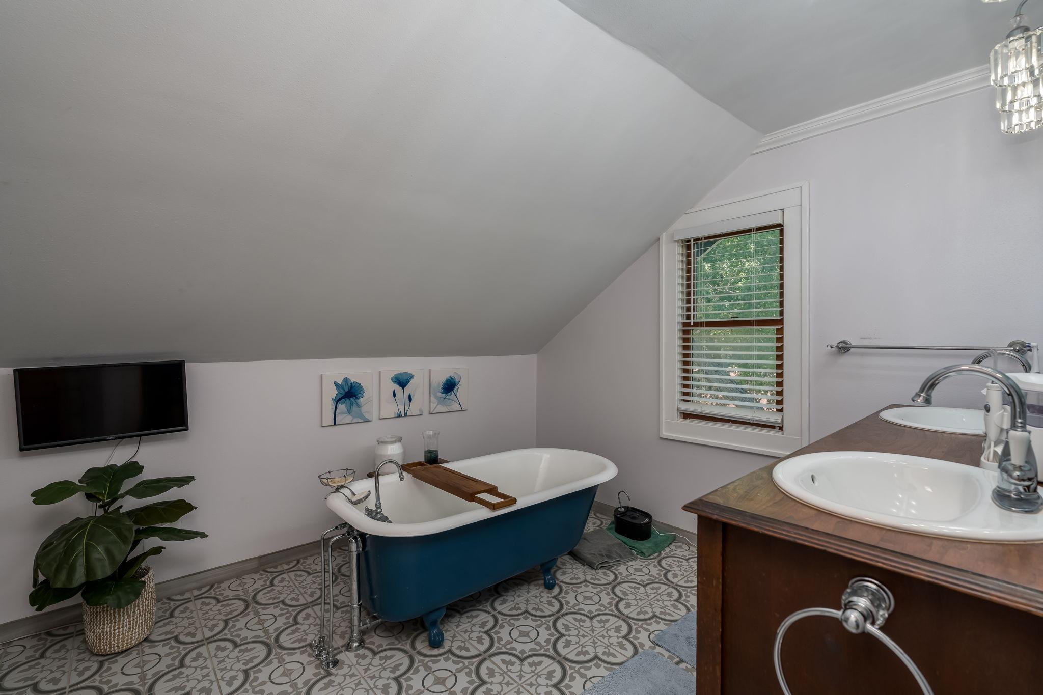 20-web-or-mls-223-joy-ave-sw.jpg