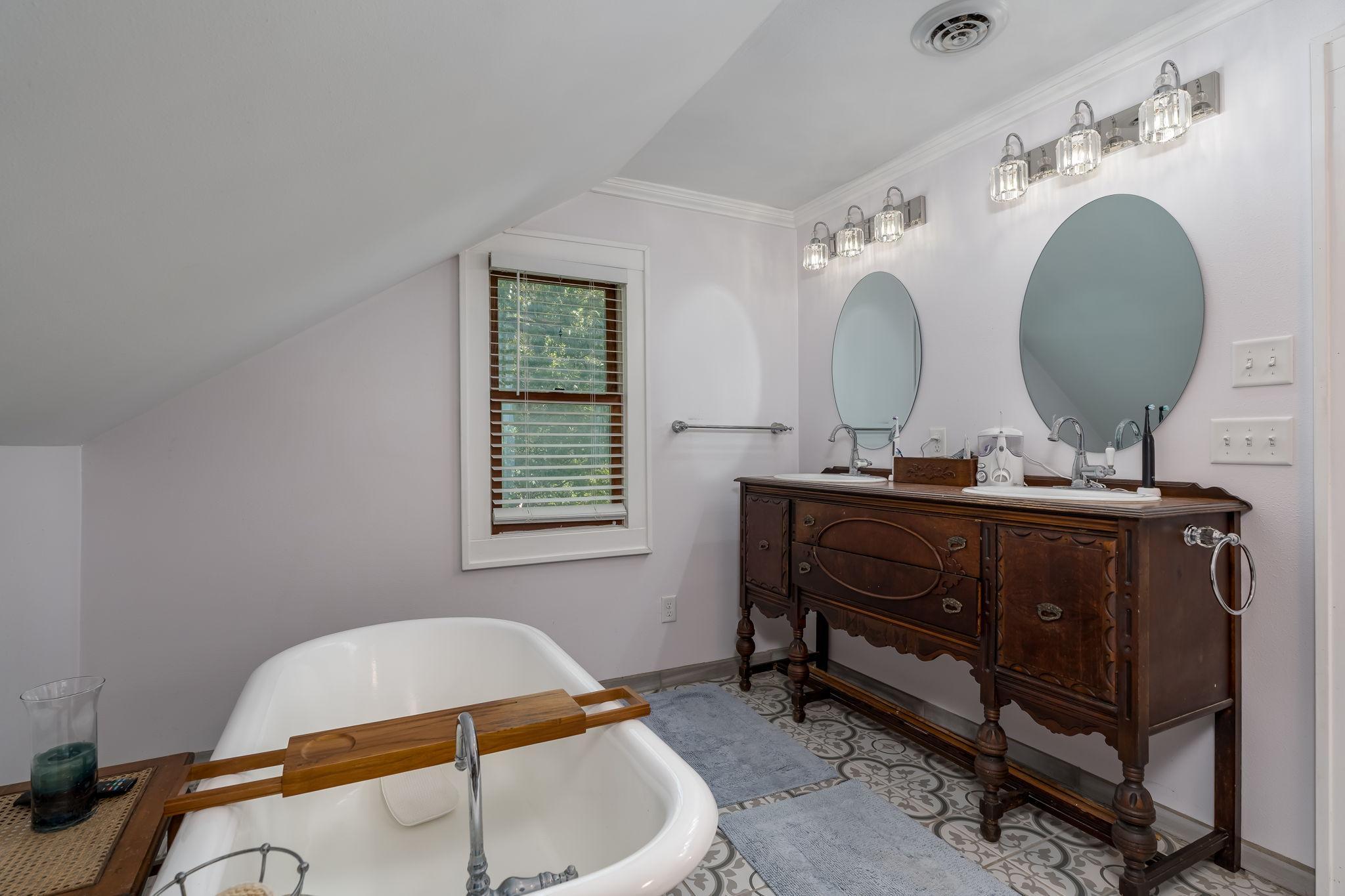 21-web-or-mls-223-joy-ave-sw.jpg