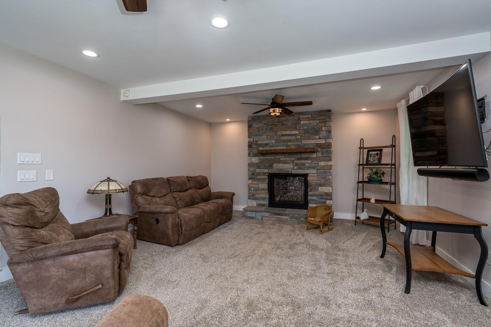 12-web-or-mls-223-joy-ave-sw.jpg