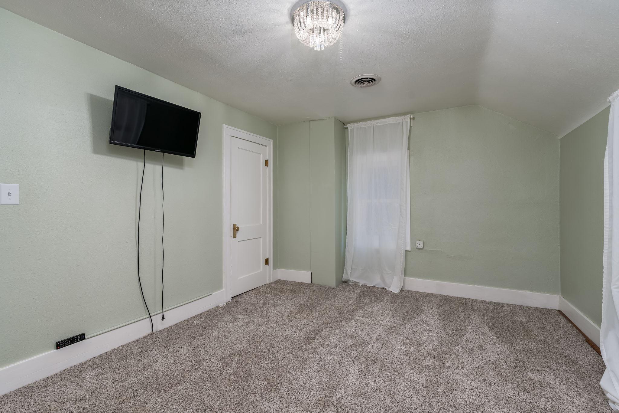 25-web-or-mls-223-joy-ave-sw.jpg