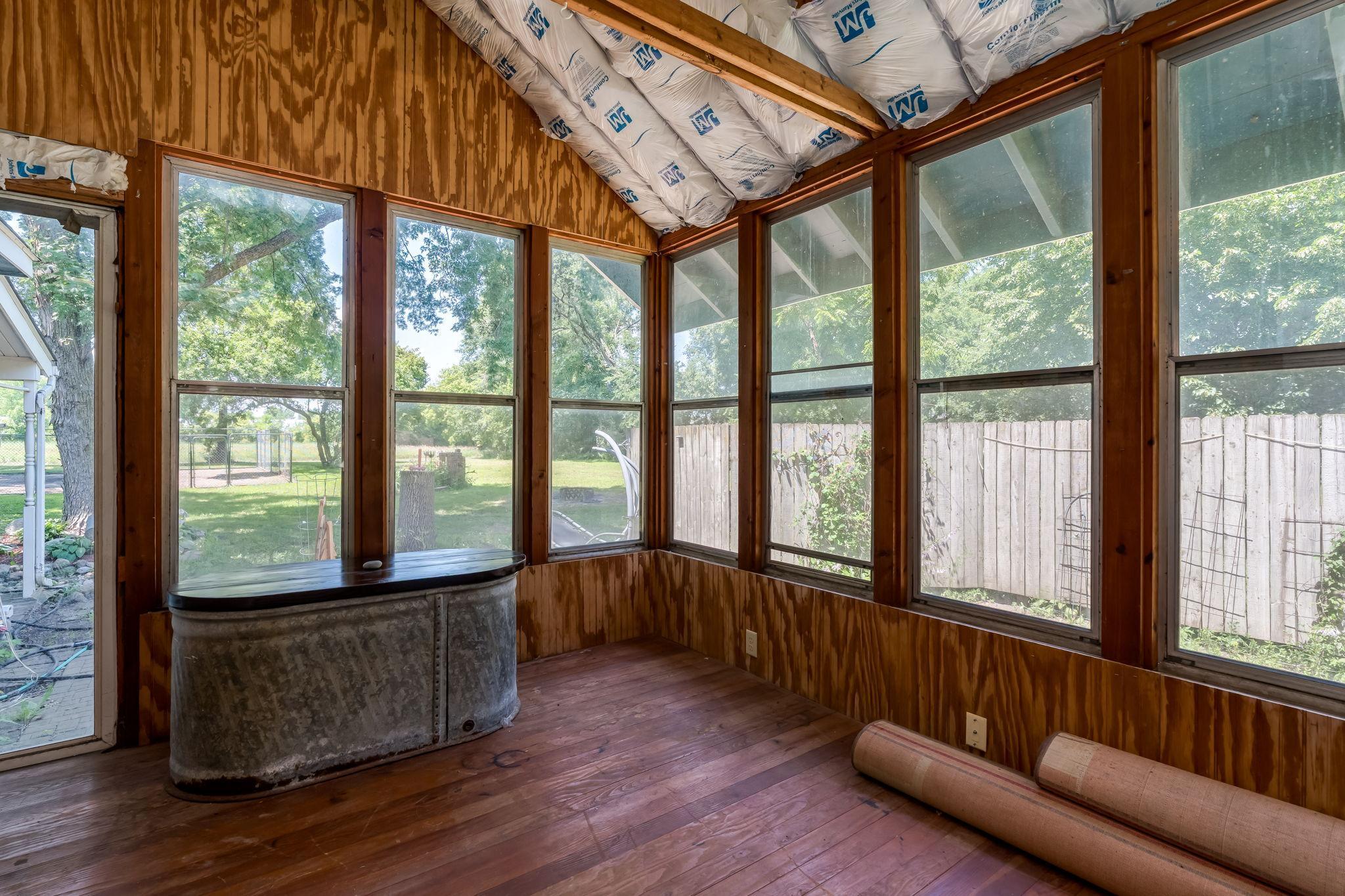 17-web-or-mls-223-joy-ave-sw.jpg