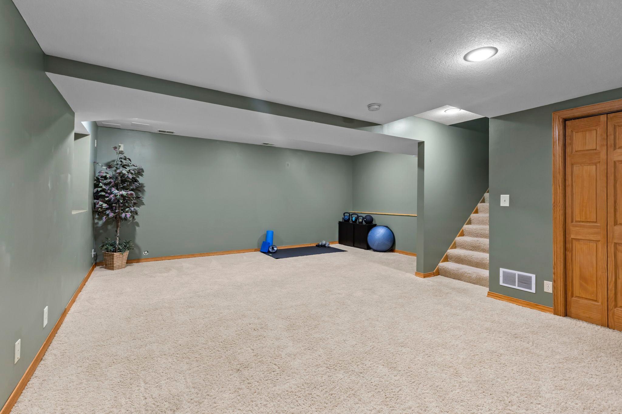 The lower level adds even more living space, making it easy to create a game room, workout area, home theater, or a comfortable hangout.