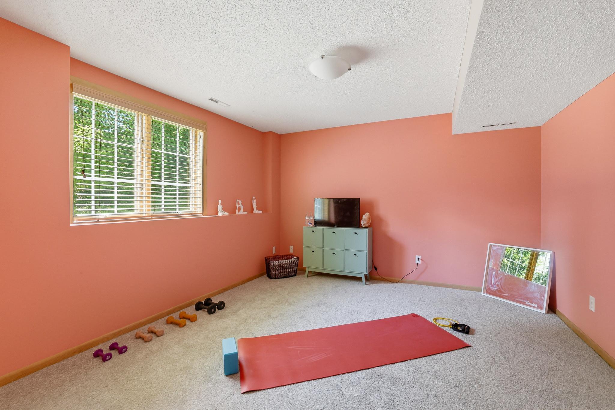 Bedroom, craft room, workout room, so many possibilities.