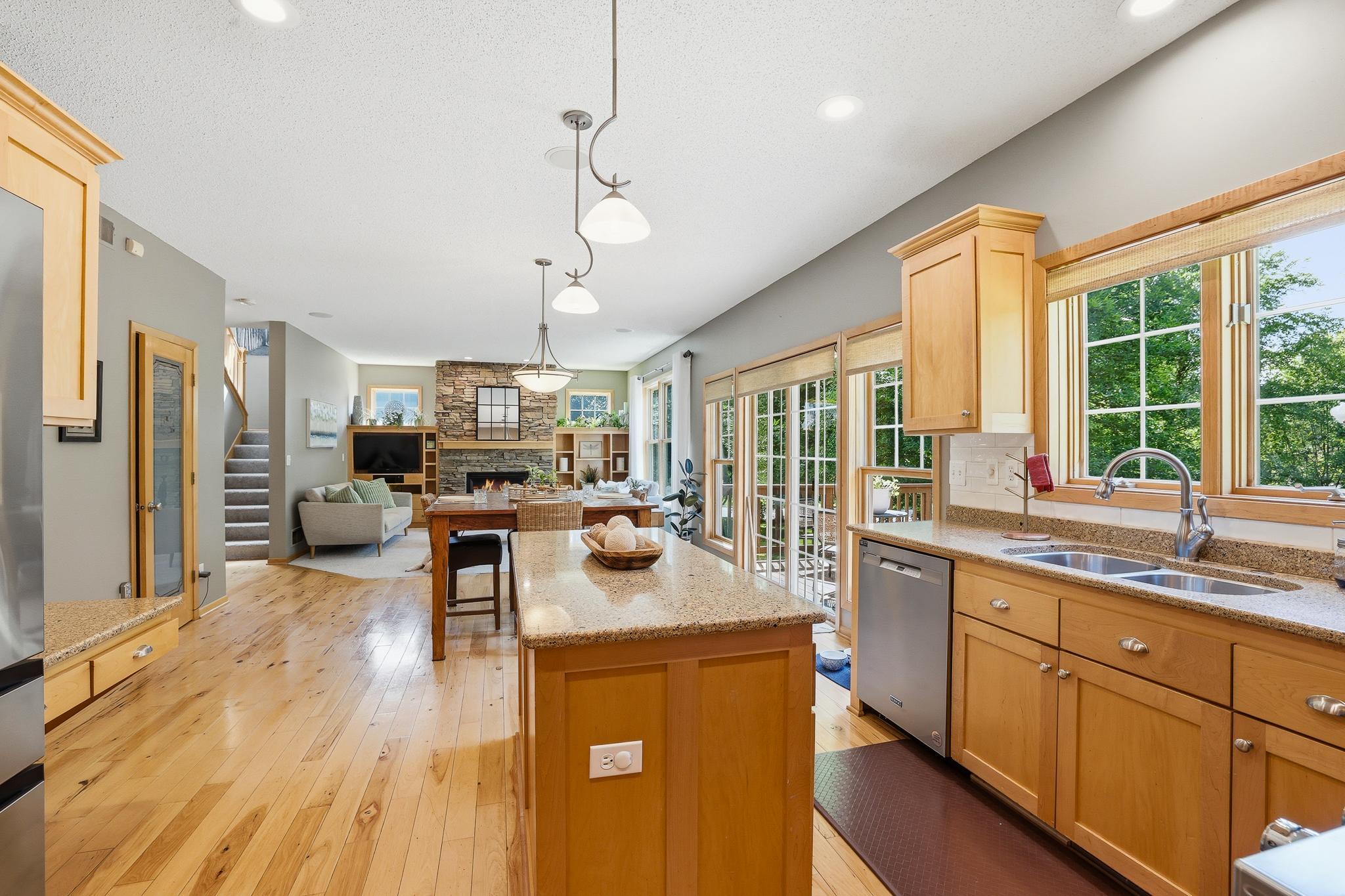 Granite countertops and lots of storage in this kitchen.