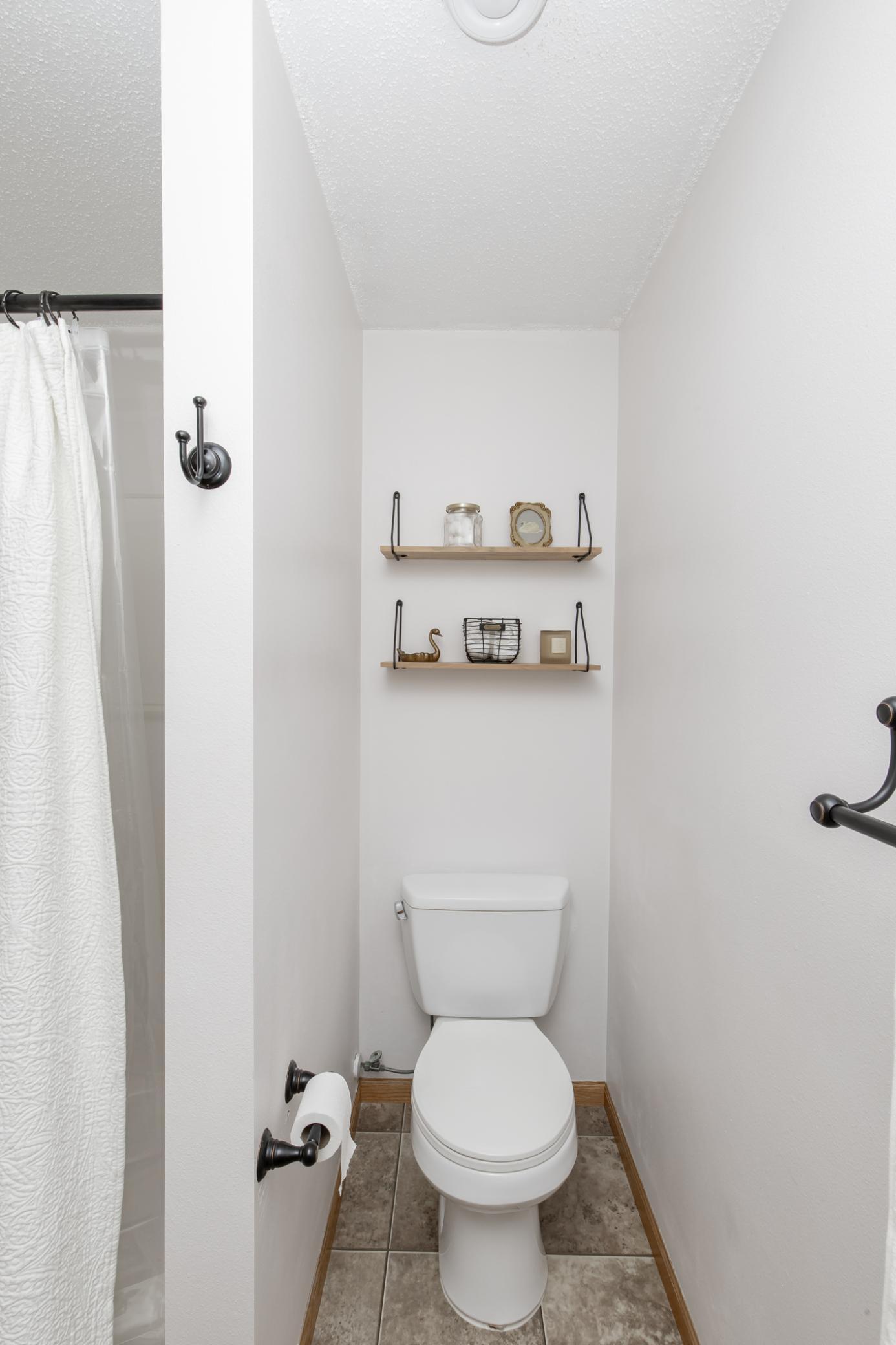 Bathroom 2 - Full