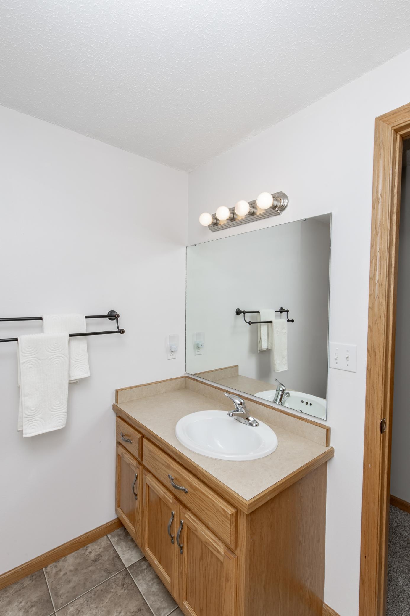 Bathroom 2 - Full