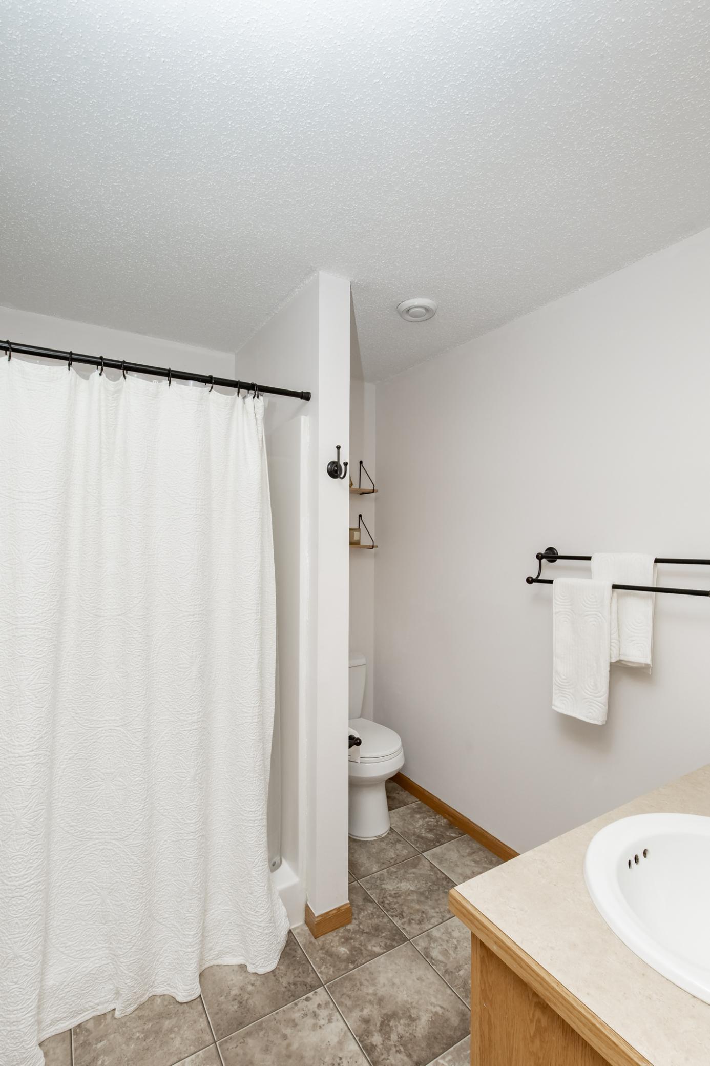 Bathroom 2 - Full