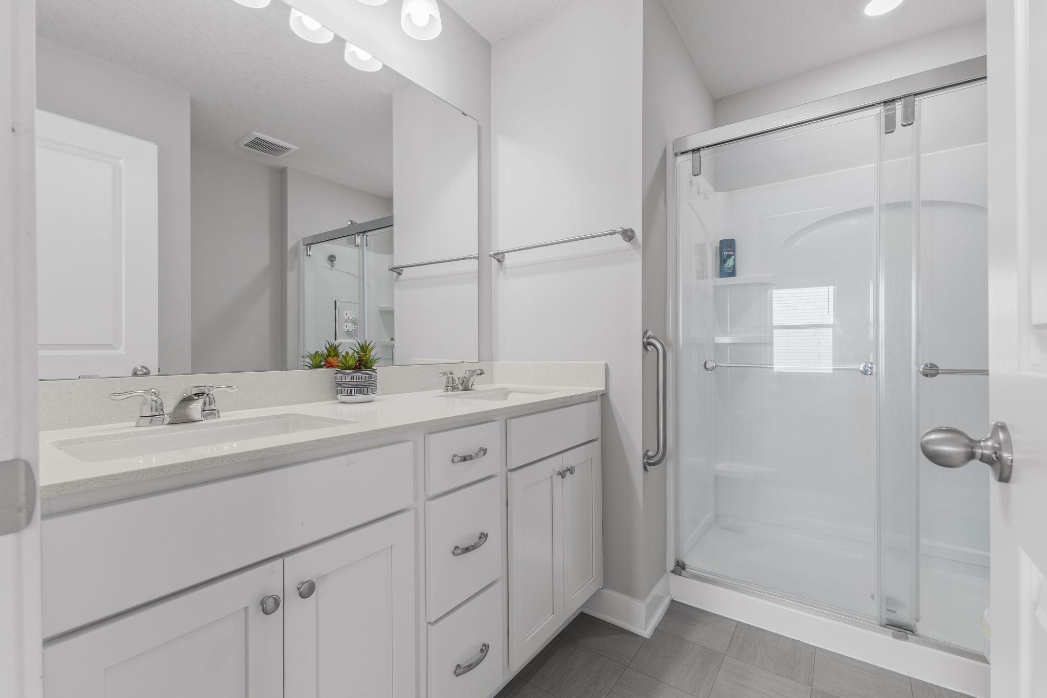 Masterroom bath