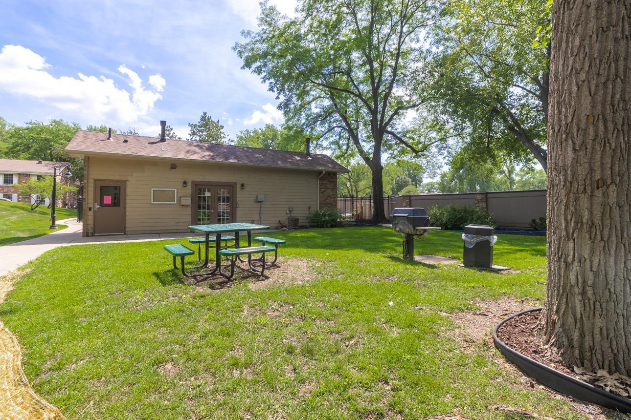 Amenities include a picnic area and gas grills.