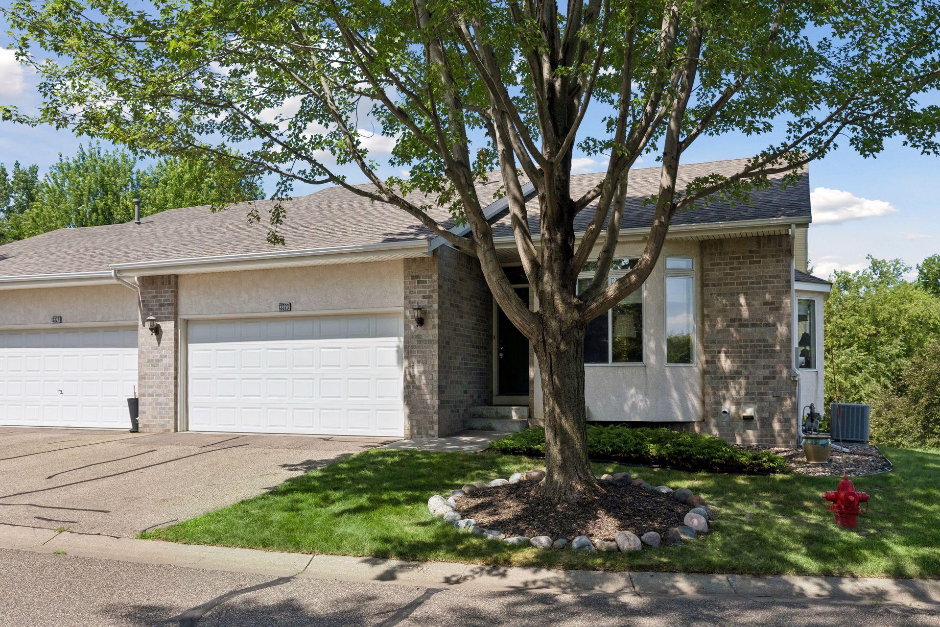 Renovated rambler end unit townhouse
