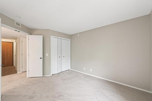 3020 Saint Albans Mill Road, 205, Hopkins, MN 55305