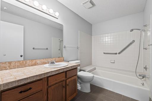 3020 Saint Albans Mill Road, 205, Hopkins, MN 55305