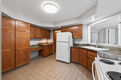 3020 Saint Albans Mill Road, 205, Hopkins, MN 55305