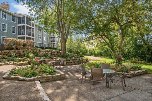 3020 Saint Albans Mill Road, 205, Hopkins, MN 55305