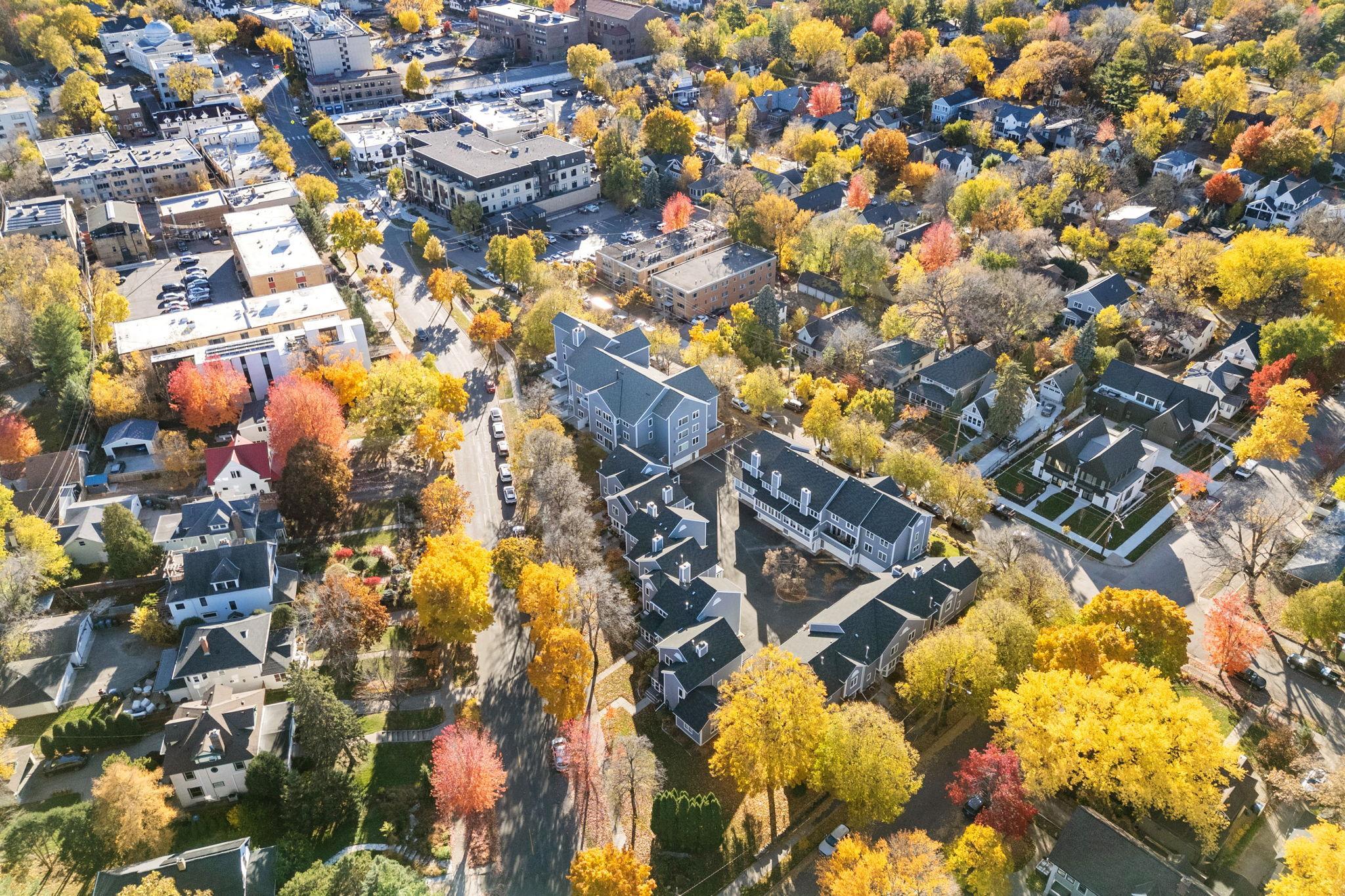 Steps to downtown Linden Hills!