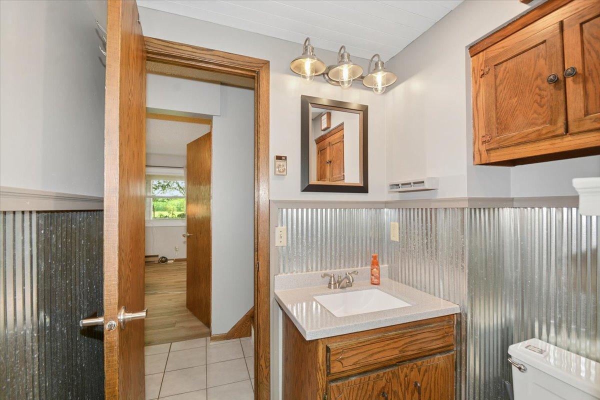 Well appointed bathroom