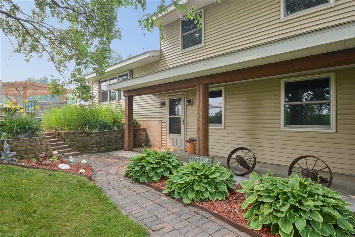 Inviting front enterence with landscaping