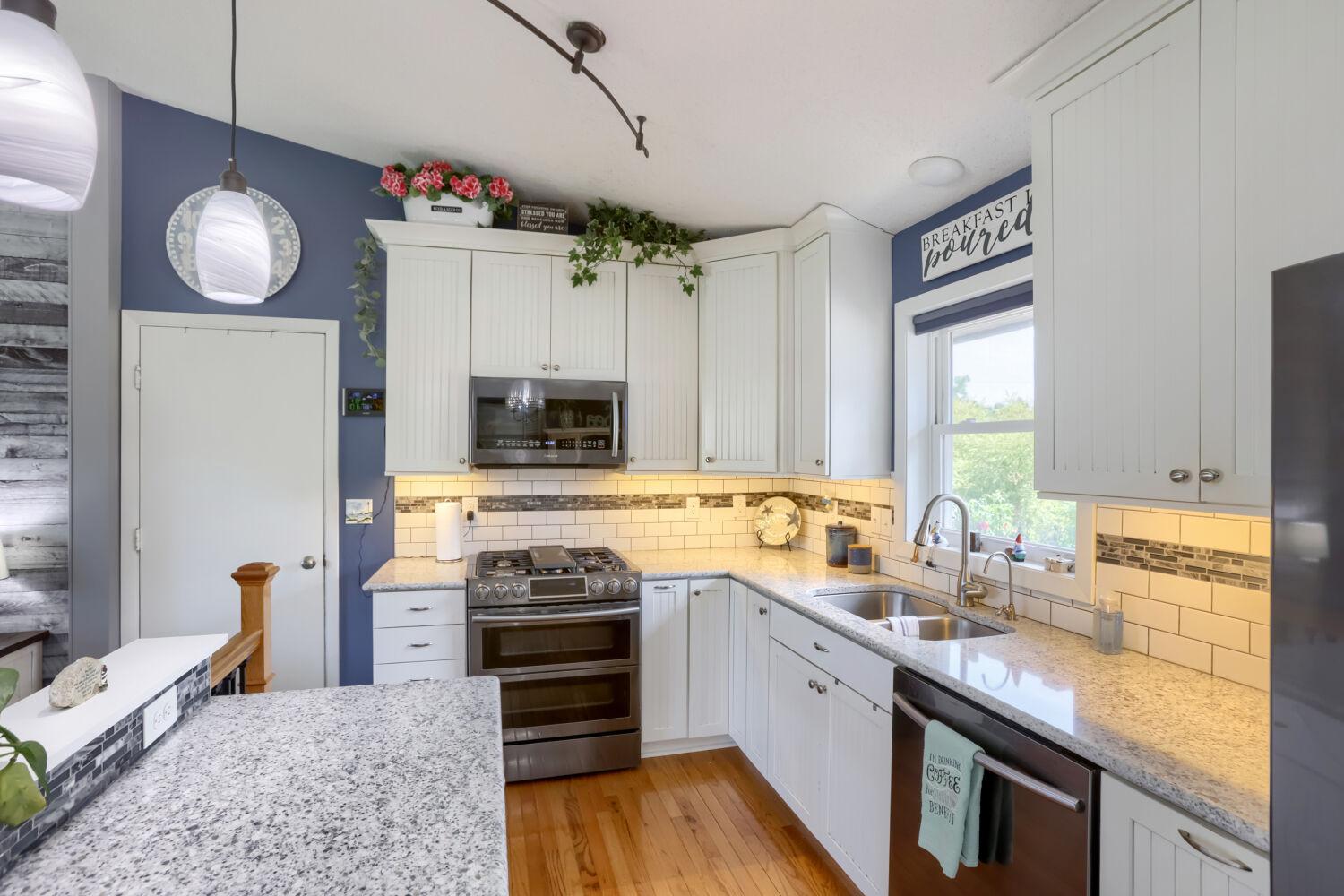 12255 Magnolia St - Web Quality - 010 - 07 Kitchen.jpg