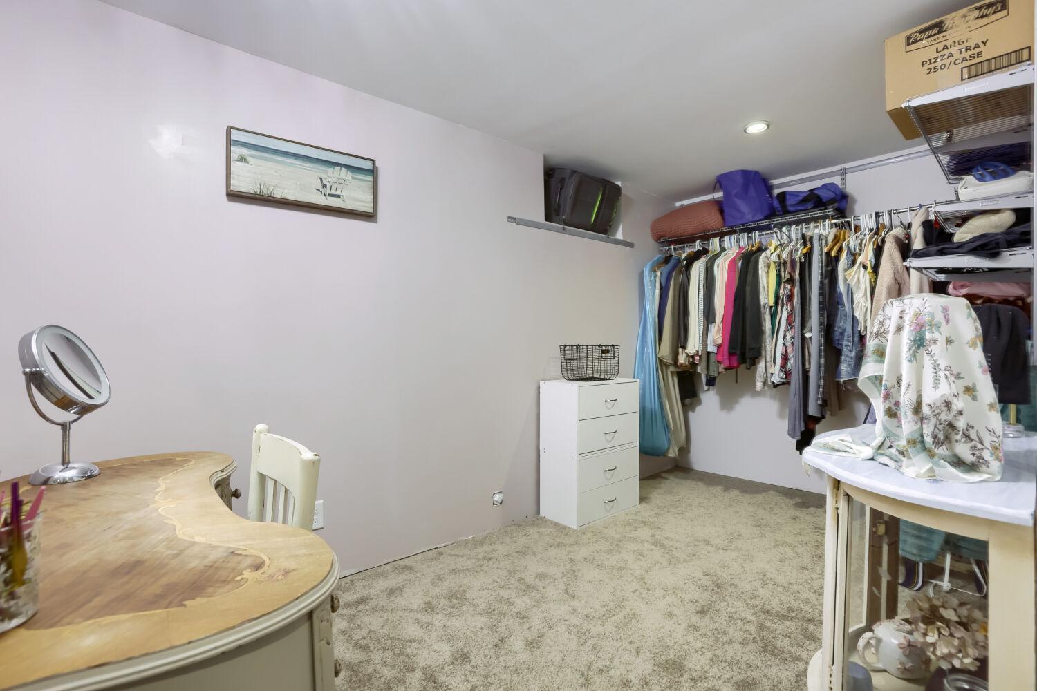 12255 Magnolia St - Web Quality - 022 - 19 Closet.jpg