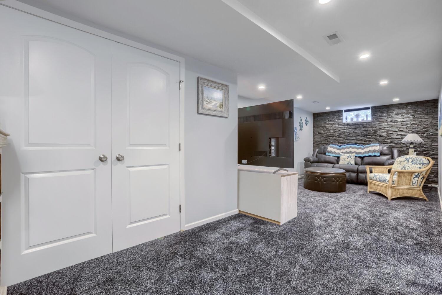 12255 Magnolia St - Web Quality - 017 - 14 Family Room.jpg