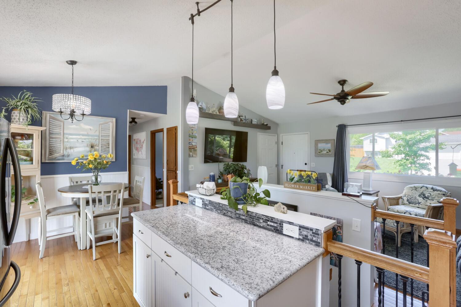 12255 Magnolia St - Web Quality - 011 - 08 Kitchen.jpg