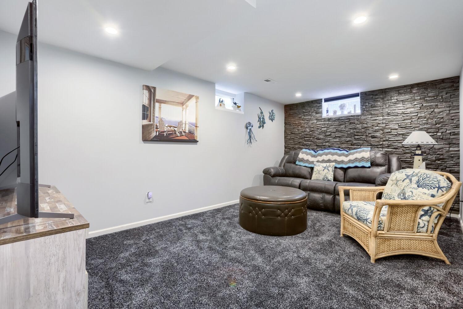 12255 Magnolia St - Web Quality - 015 - 12 Family Room.jpg