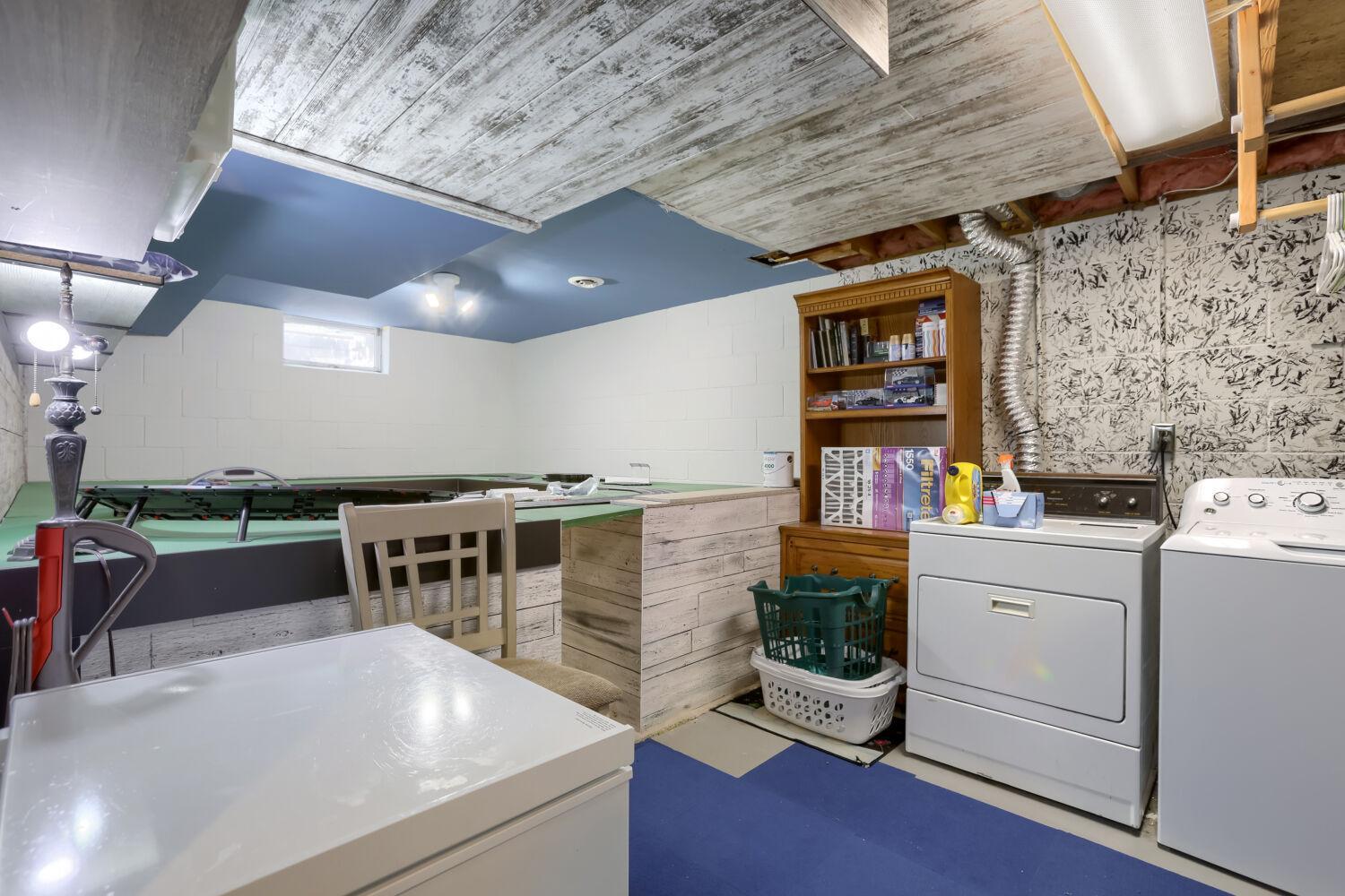 12255 Magnolia St - Web Quality - 024 - 21 Laundry Room.jpg