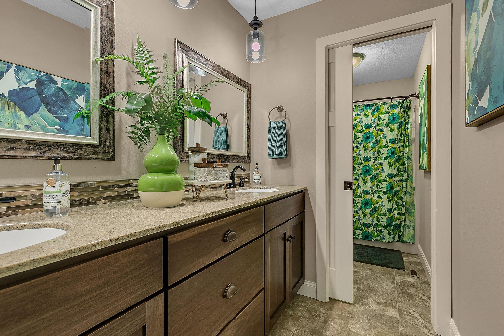 Upper Full Bathroom
