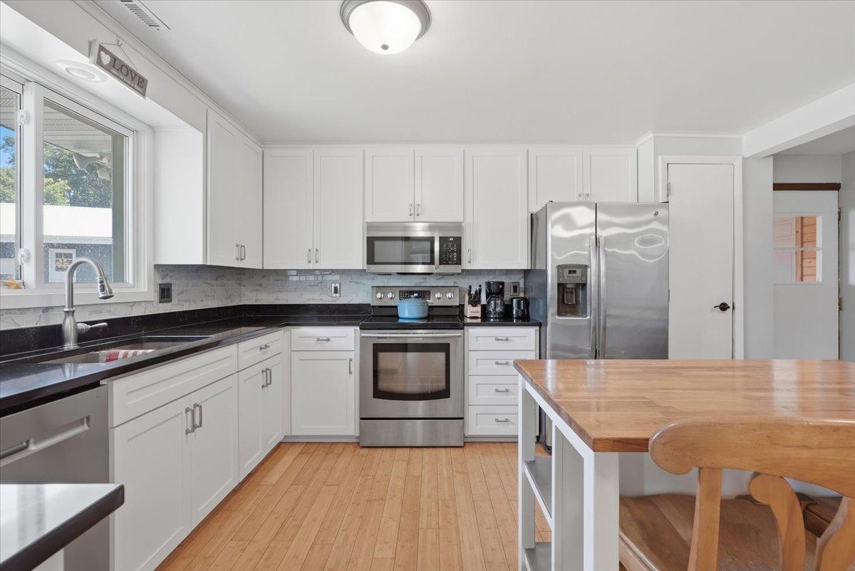 09-Kitchen.jpg