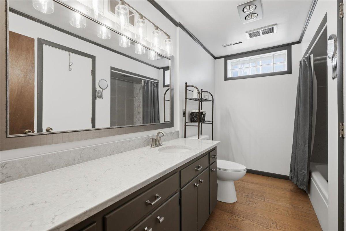 17-Bathroom 2.jpg
