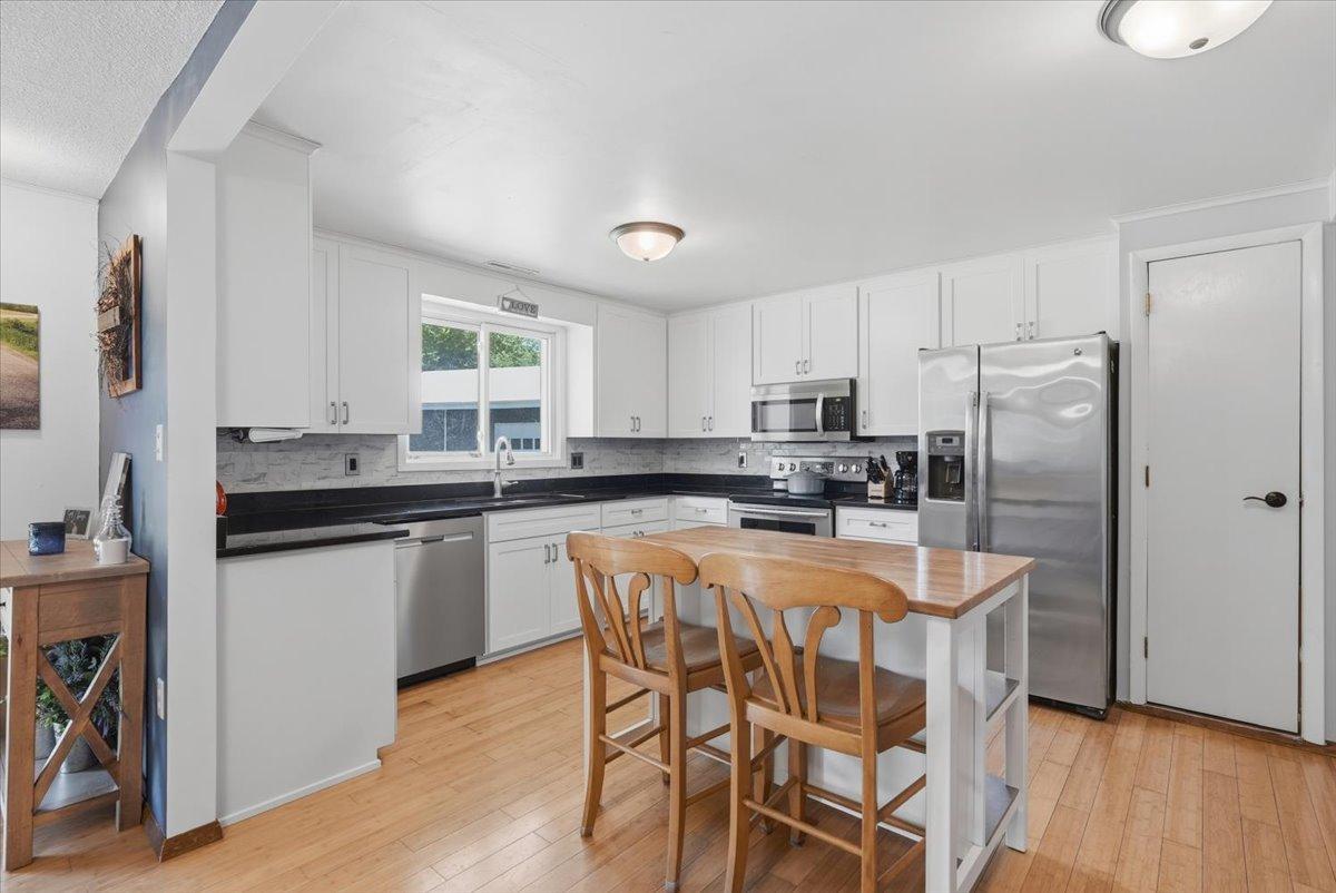 10-Kitchen.jpg