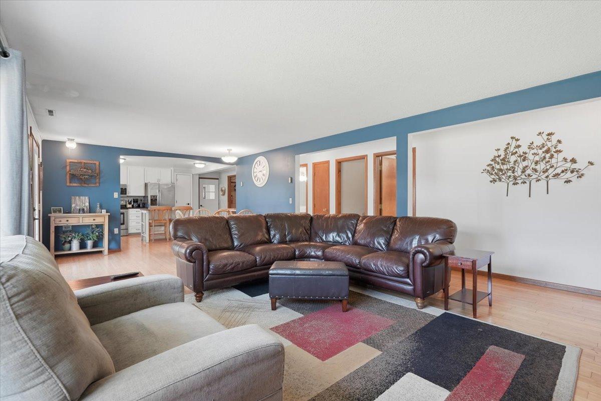 06-Living Room.jpg
