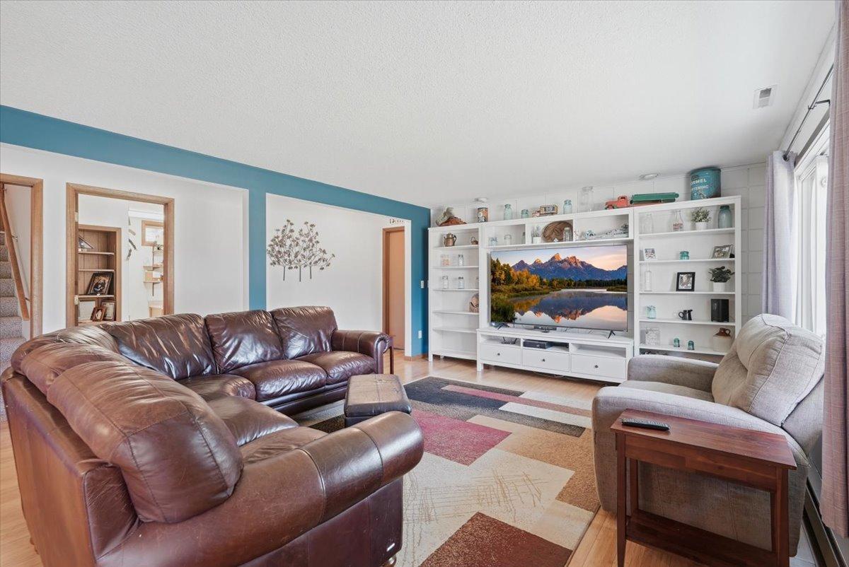 05-Living Room.jpg