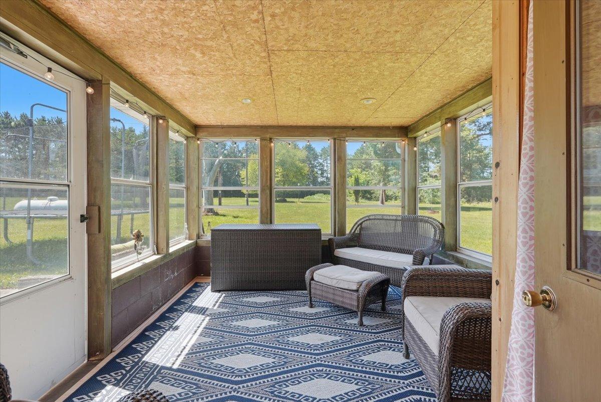 20-Sun Room.jpg