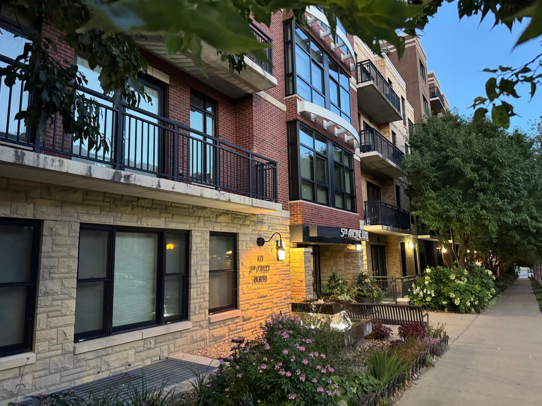 5th Ave Lofts- Updated and refreshed!