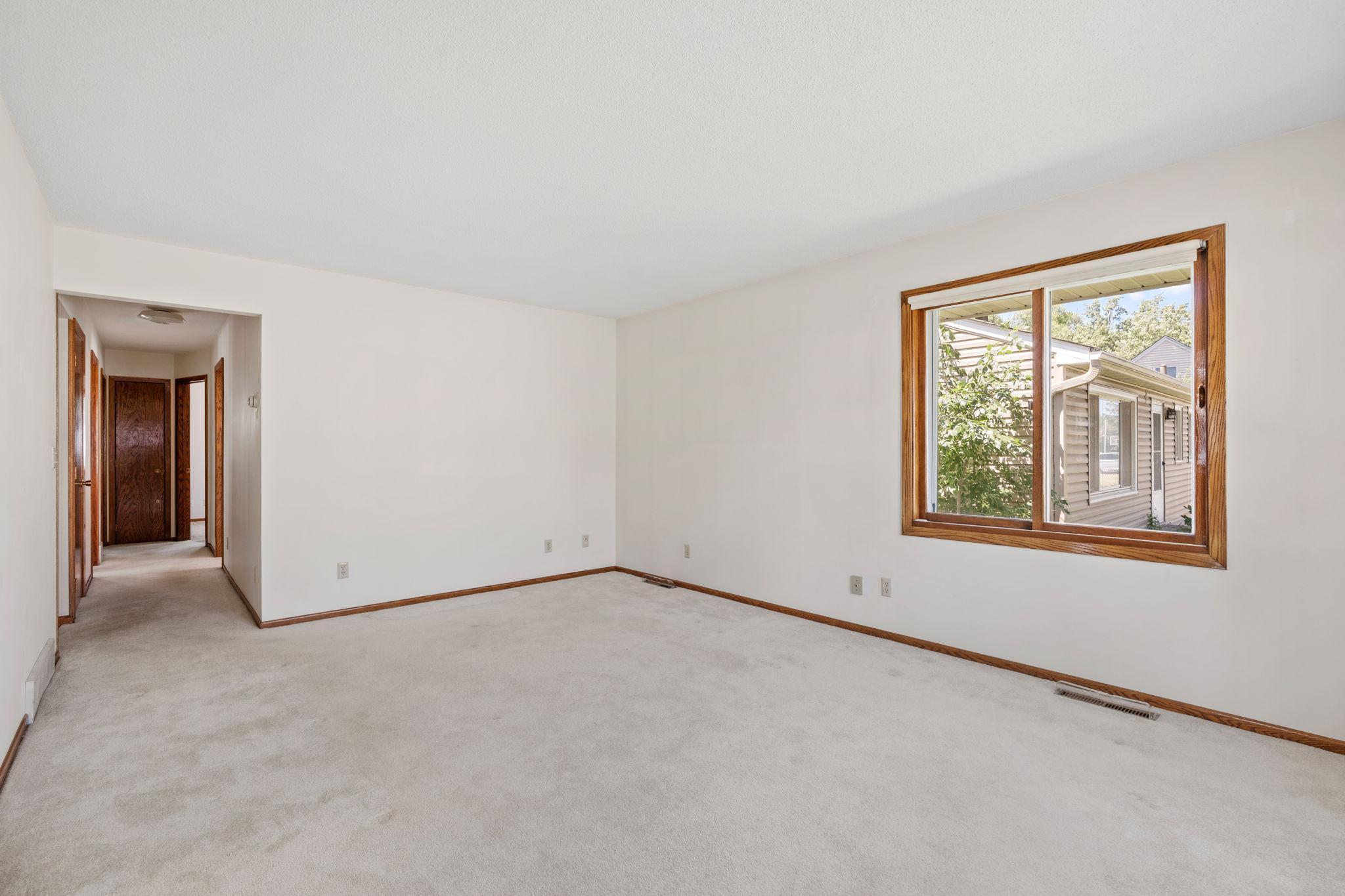 17-web-or-mls-229 8th Ave SE-17.jpg
