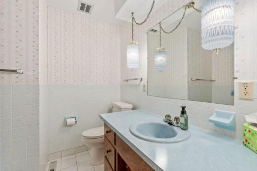 35-web-or-mls-229 8th Ave SE-35.jpg