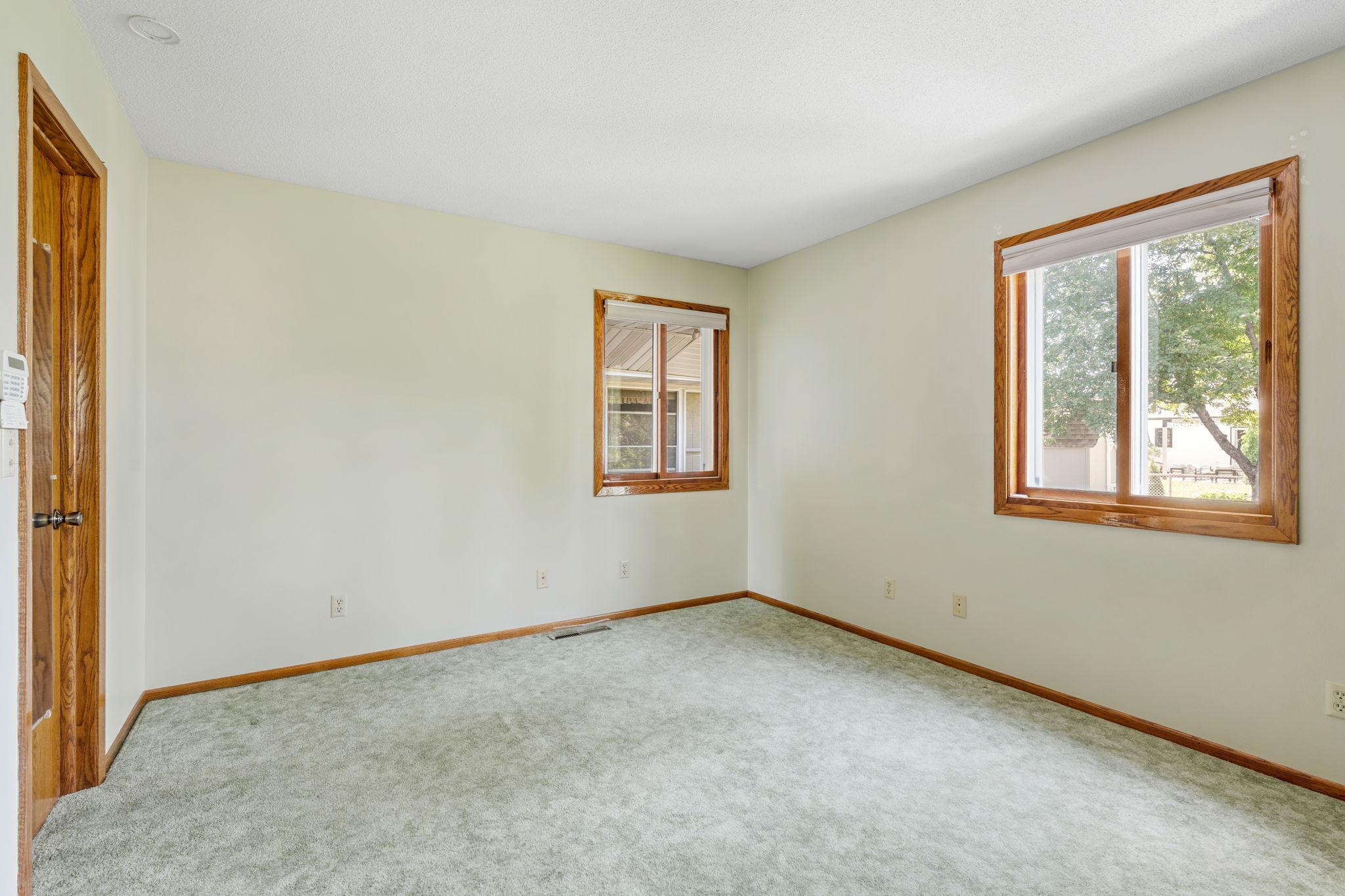 33-web-or-mls-229 8th Ave SE-33.jpg