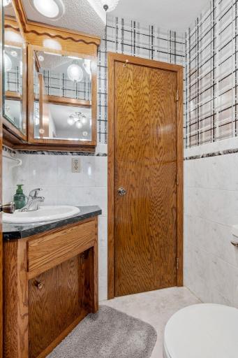 39-web-or-mls-229 8th Ave SE-39.jpg