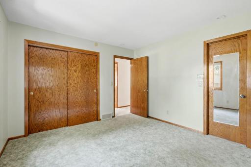 34-web-or-mls-229 8th Ave SE-34.jpg