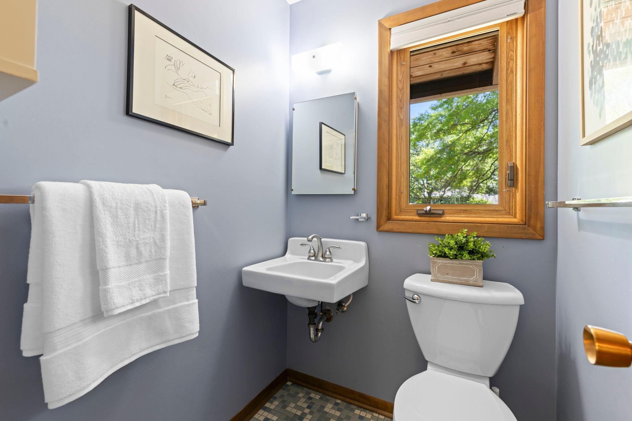 Primary ensuite with a 1/2 bath