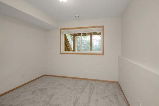 10642 Pond Curve, Woodbury, MN 55129