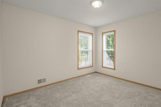 10642 Pond Curve, Woodbury, MN 55129