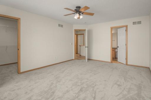 10642 Pond Curve, Woodbury, MN 55129