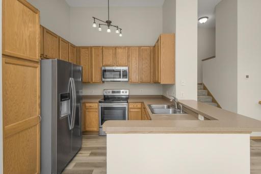 10642 Pond Curve, Woodbury, MN 55129