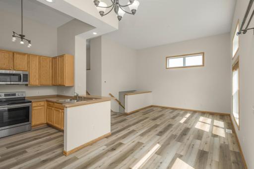 10642 Pond Curve, Woodbury, MN 55129