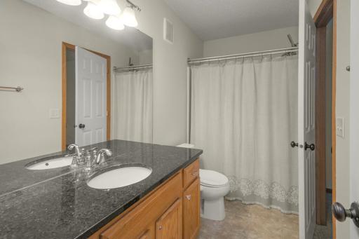 10642 Pond Curve, Woodbury, MN 55129