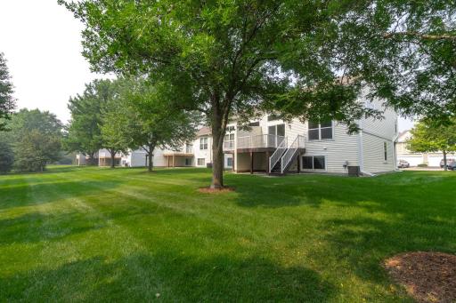 10642 Pond Curve, Woodbury, MN 55129