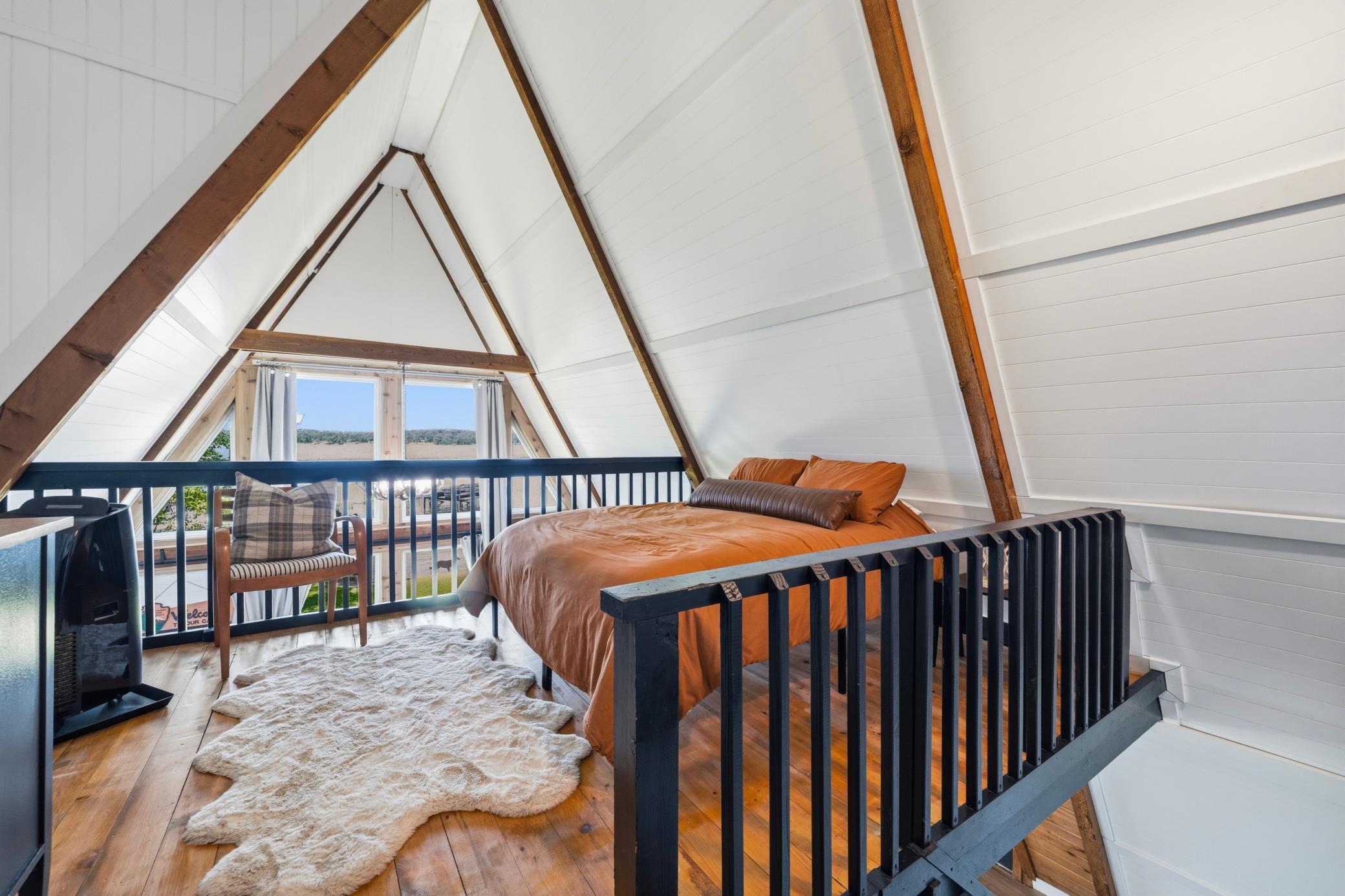 Upper Loft/Bedroom 3