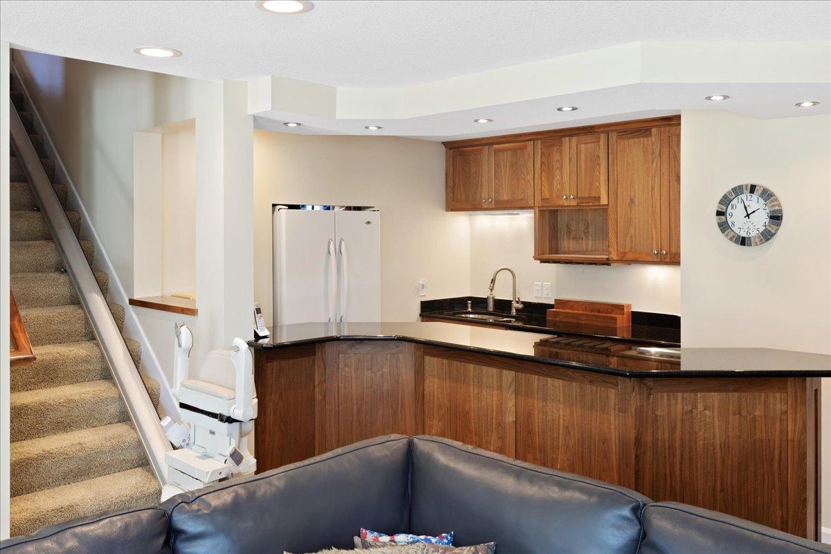 Easy wet bar with full fridge and dishwasher too